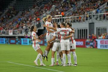 TA：布莱顿准备续约许尔策勒，他可能成队史英超执教最长主帅（配图示意）